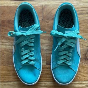 THE SUEDE CLASSIC IN DEPTHS AND PUMA WHITE